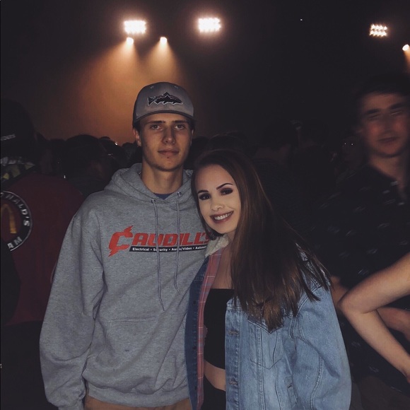 Meet your Posher, Addison - Picture 2 of 5